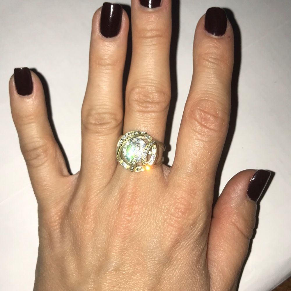 Ring with small stokes and one big stone